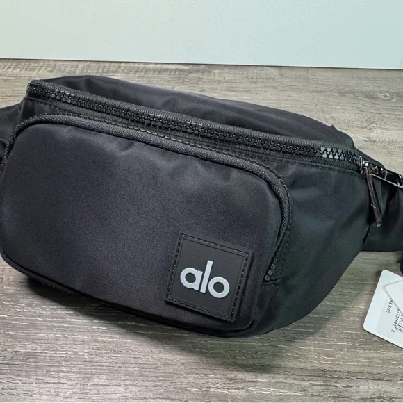 ❤️BNWT ALO Yoga Explorer Fanny- ❤️ - Picture 6 of 11